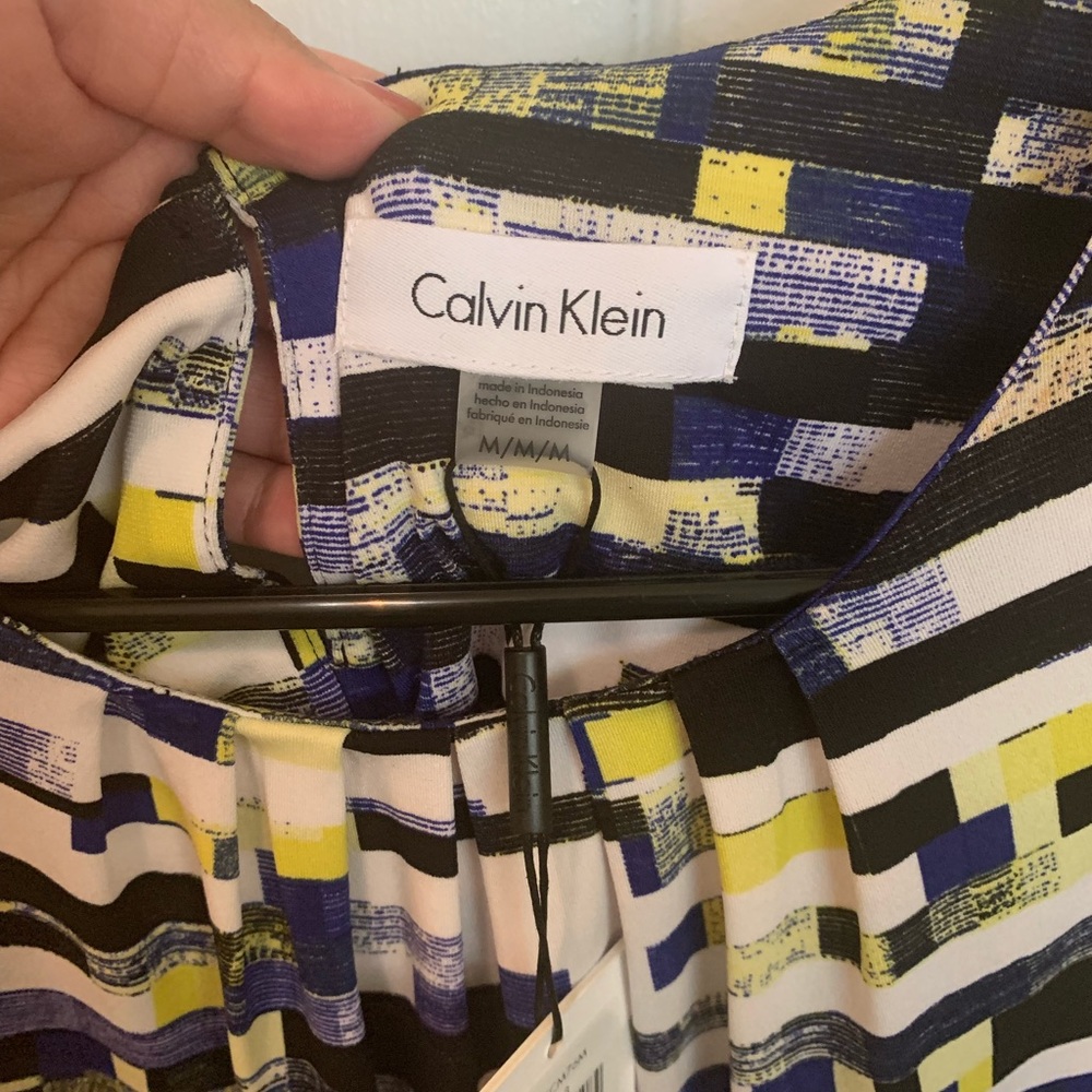 Calvin Klein sleeveless blouse - Picture 3 of 4